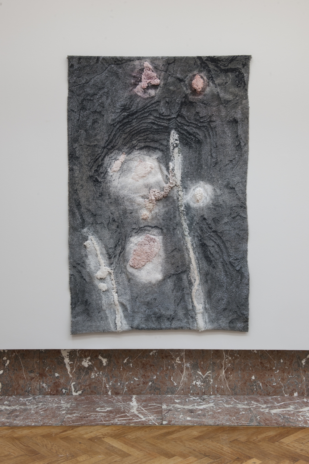 Otobong Nkanga, 'Steel to Rust - Slow growth', 2017, tentoonstellingszicht, foto Philippe De Gobert